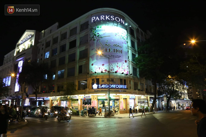 Chùm ảnh: Những địa điểm nổi tiếng ở Hà Nội - Sài Gòn trước và sau khi tắt đèn hưởng ứng Giờ trái đất - Ảnh 28.