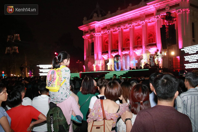 Ch&ugrave;m ảnh: Những địa điểm nổi tiếng ở H&agrave; Nội - S&agrave;i G&ograve;n trước v&agrave; sau khi tắt đ&egrave;n hưởng ứng Giờ tr&aacute;i đất - Ảnh 8.