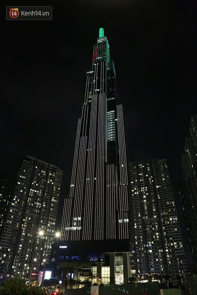 Ch&ugrave;m ảnh: Những địa điểm nổi tiếng ở H&agrave; Nội - S&agrave;i G&ograve;n trước v&agrave; sau khi tắt đ&egrave;n hưởng ứng Giờ tr&aacute;i đất - Ảnh 34.