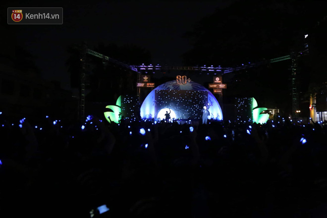 Ch&ugrave;m ảnh: Những địa điểm nổi tiếng ở H&agrave; Nội - S&agrave;i G&ograve;n trước v&agrave; sau khi tắt đ&egrave;n hưởng ứng Giờ tr&aacute;i đất - Ảnh 31.