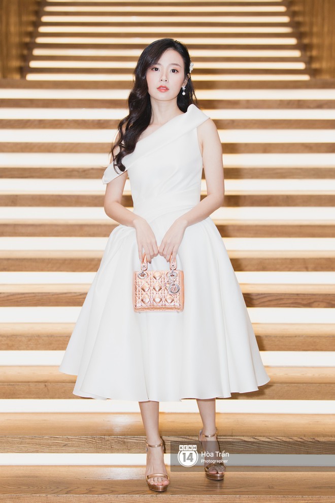 Giữa một dàn mỹ nhân giật giũ như Hari và Jun Vũ, Hoa hậu Đặng Thu Thảo giản dị mà vẫn trội bật - Ảnh 28.