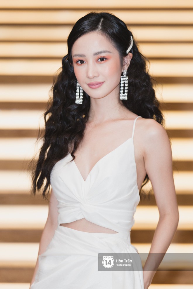 Giữa một dàn mỹ nhân giật giũ như Hari và Jun Vũ, Hoa hậu Đặng Thu Thảo giản dị mà vẫn trội bật - Ảnh 8.