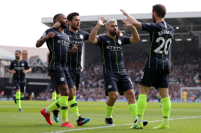 Man City đòi lại ngôi đầu Ngoại hạng Anh: Niềm vui nhân đôi với Aguero - Ảnh 2.