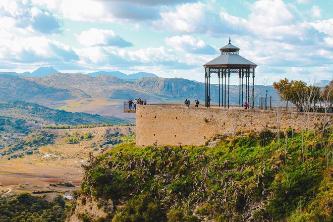 Thị trấn cổ Ronda đẹp như cổ tích qua những khung hình của travel blogger Lý Thành Cơ - Ảnh 2.