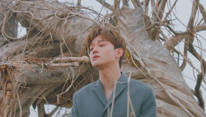 Chen (EXO) ngồi một mình giữa dàn vũ công trên đảo hoang thể hiện bản tình ca ngọt ngào trong MV debut  - Ảnh 1.