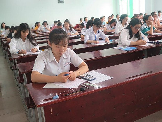 Hơn 36.000 học sinh bắt đầu dự thi đánh giá năng lực đợt 1 - Ảnh 9.