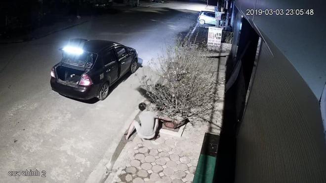 Bắc Giang: Đ&ocirc;i nam nữ đi xế hộp chung tay b&ecirc; trộm c&acirc;y đ&agrave;o rồi lặn mất trong đ&ecirc;m khuya thanh vắng - Ảnh 1.