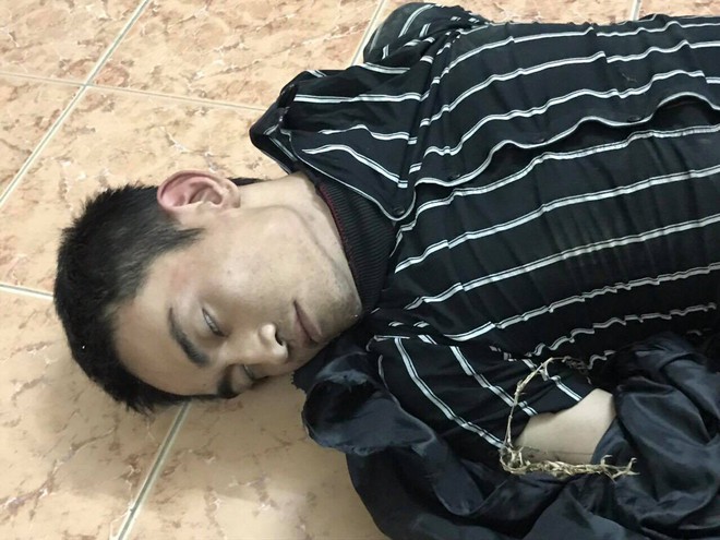 Nổ súng bắt nam thanh niên giả kẻ ngáo đá đi cướp trên xa lộ Hà Nội - Ảnh 1.