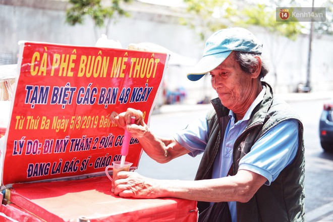 Chuyện đời của người cha sau tấm bảng thông báo đầy tự hào: Vợ mất, phải bán nhà để có tiền cho 2 cô con gái ăn học bên đất Mỹ - Ảnh 2.