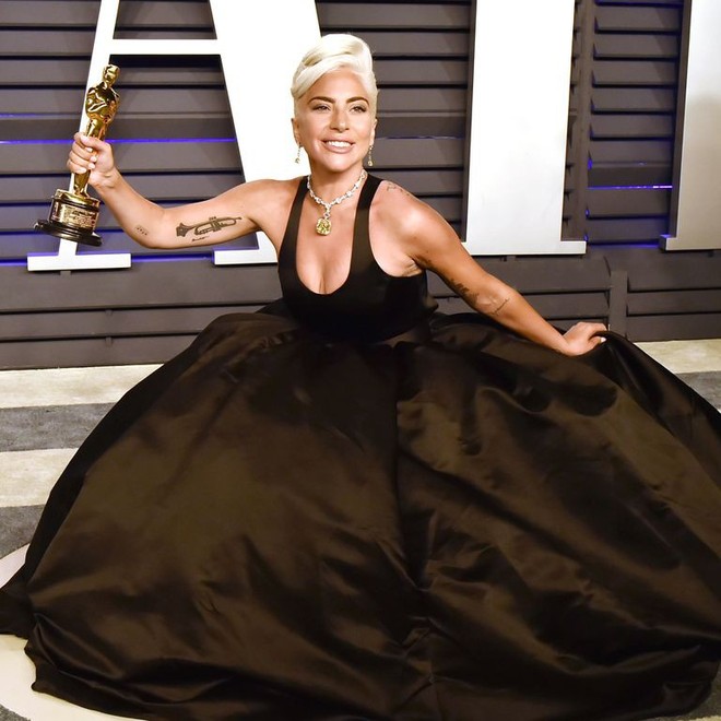 Lady Gaga và loạt biểu cảm quá đà này xứng đáng giành thêm một giải Oscar nữa - Ảnh 1.