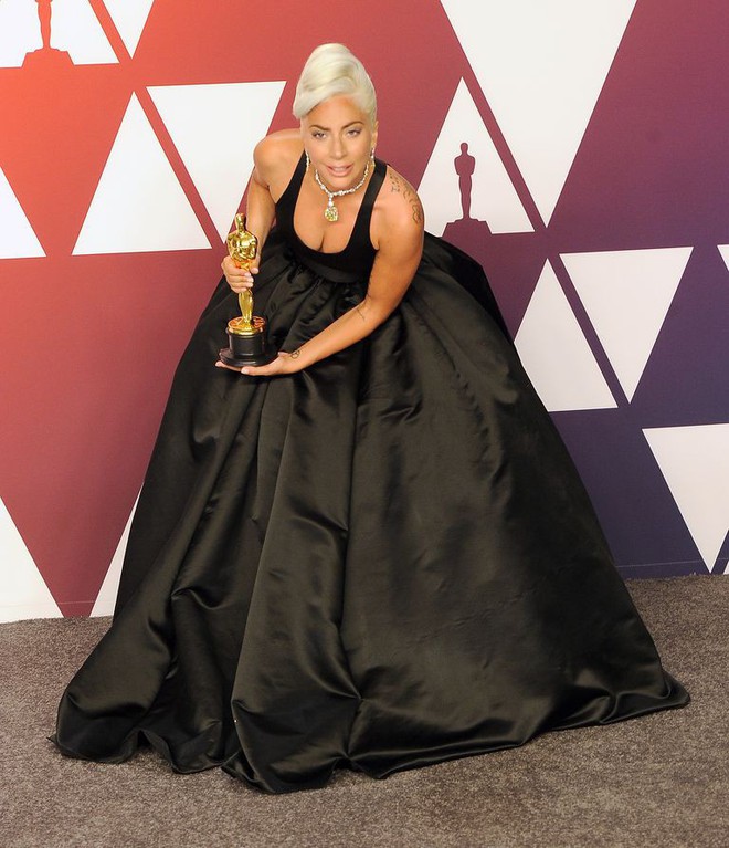 Lady Gaga và loạt biểu cảm quá đà này xứng đáng giành thêm một giải Oscar nữa - Ảnh 6.