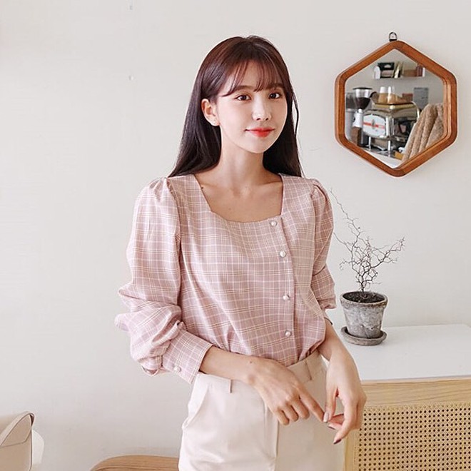 Để thực hiện cú &quot;lột xác&quot; ngoạn mục cho phong cách công sở vốn tẻ nhạt, bạn hãy thử áp dụng 4 tips sau - Ảnh 1.