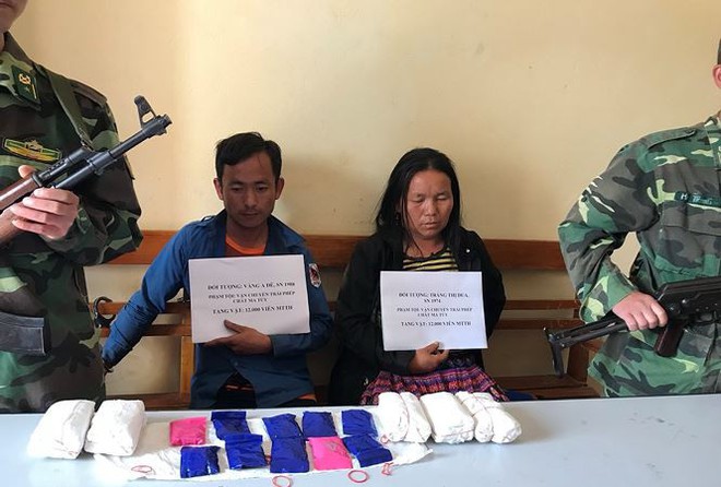 Hai người nước ngoài bị bắt khi vận chuyển 12.000 viên ma túy tổng hợp - Ảnh 1.