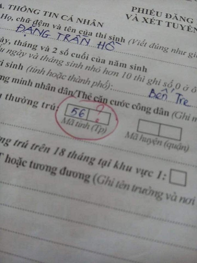 Hội những người dành cả thanh xuân để viết hồ sơ thi Đại học: Sai 1 dấu chấm cũng vứt cả bộ hồ sơ! - Ảnh 2.