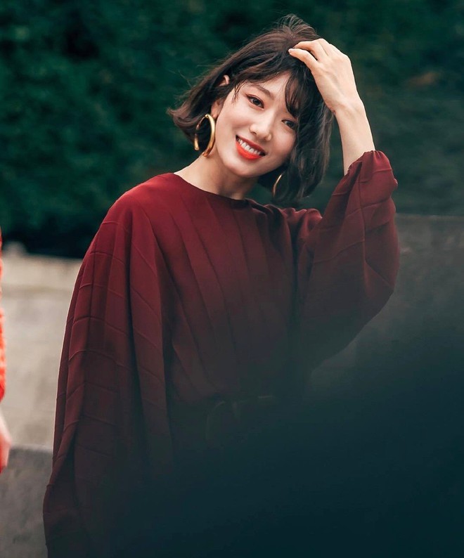 C&aacute;i gi&aacute; của sự s&agrave;nh điệu: Tai Park Shin Hye chảy xệ thấy r&otilde; chỉ v&igrave; đ&ocirc;i khuy&ecirc;n tai size &ldquo;khủng&rdquo; - Ảnh 2.