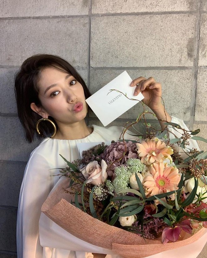 C&aacute;i gi&aacute; của sự s&agrave;nh điệu: Tai Park Shin Hye chảy xệ thấy r&otilde; chỉ v&igrave; đ&ocirc;i khuy&ecirc;n tai size &ldquo;khủng&rdquo; - Ảnh 6.