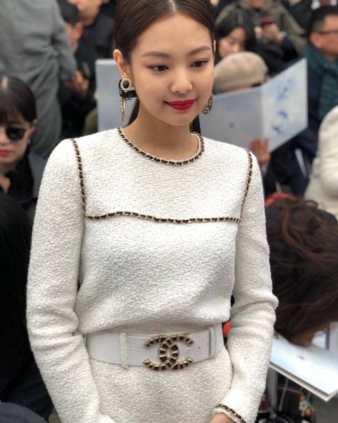 Jennie g&acirc;y b&atilde;o tại Ph&aacute;p: Khiến fan quốc tế trầm trồ v&igrave; sang như phu nh&acirc;n chủ tịch, nhưng c&ograve;n đ&acirc;u body thần th&aacute;nh? - Ảnh 11.