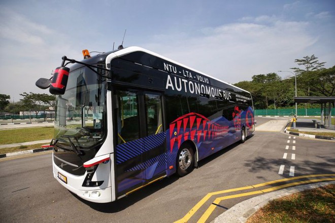 Xe bus điện không người lái đầu tiên trên thế giới - Ảnh 1.