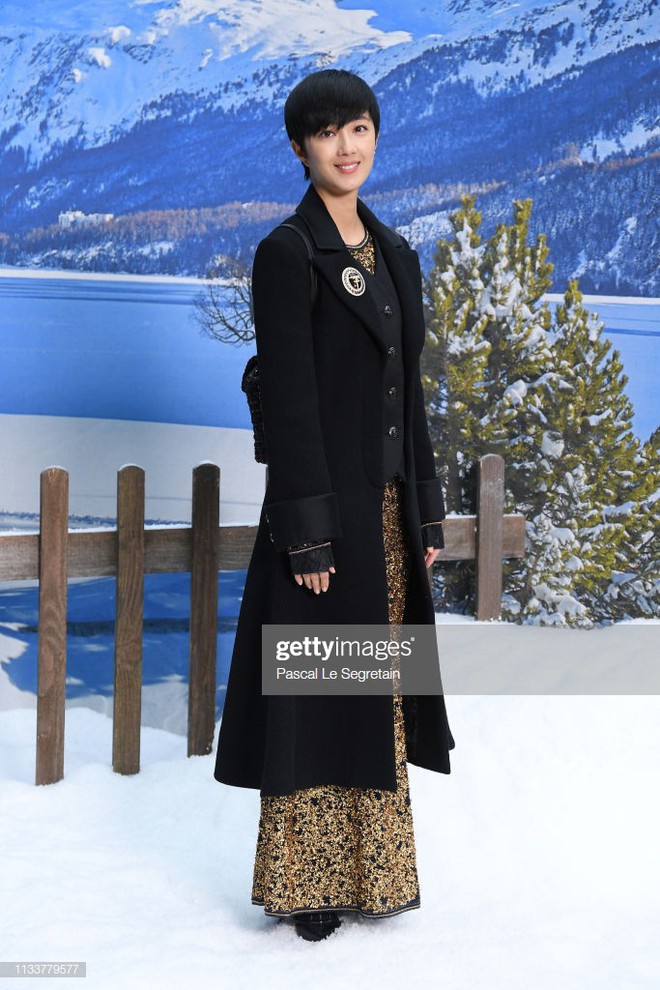 Jennie mặc đơn giản mà vẫn sang chảnh khi đến xứ sở tuyết trắng của Chanel tại Paris Fashion Week - Ảnh 13.