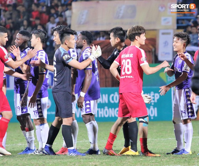 Trước giờ lên U23 Việt Nam, dàn sao Hà Nội FC và Viettel FC đã quyết chiến máu lửa dưới sự chứng kiến của thầy Park - Ảnh 12.