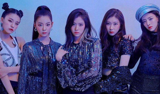 Bài debut bị chê tơi tả nhưng ITZY sở hữu “vũ khí bí mật” gì lật ngược thế cờ, đập tan kỉ lục kéo dài 22 năm của Kpop? - Ảnh 1.