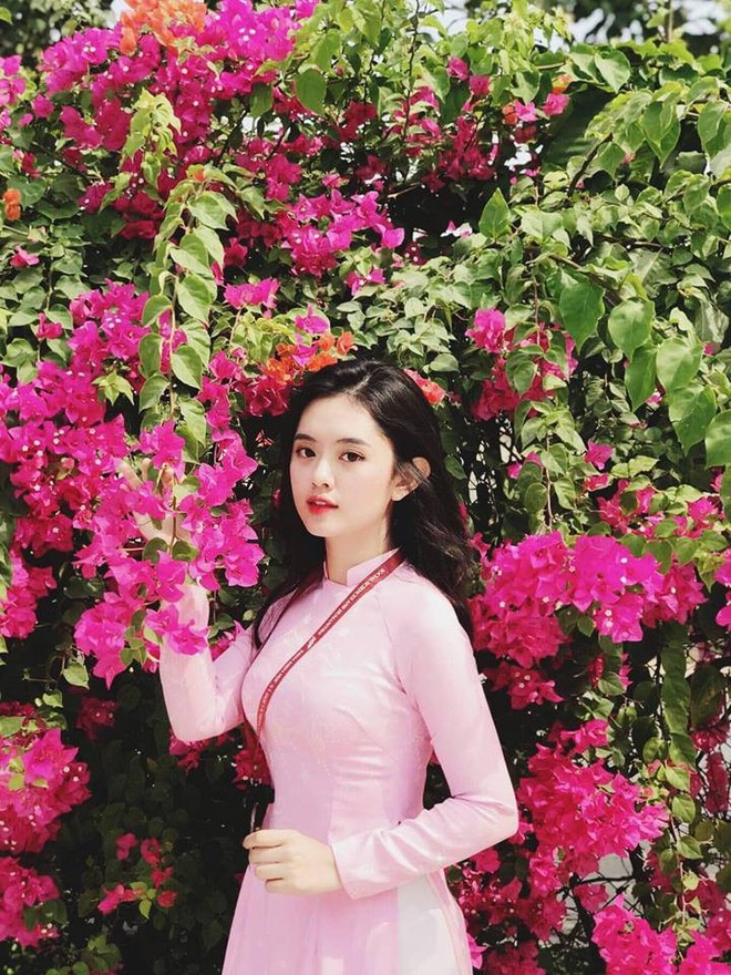 Chụp cả trăm kiểu đều đẹp, đây là giàn hoa được tổ nghề sống ảo gọi tên tại  một trường đại học ở Việt Nam