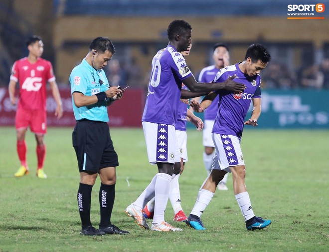 Đội trưởng Hà Nội FC bị cấm thi đấu hết V.League 2019 sau pha bóng đầy tranh cãi - Ảnh 2.