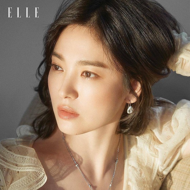 Song Hye Kyo g&acirc;y hoang mang khi khoe ảnh th&acirc;n thiết b&ecirc;n người đ&agrave;n &ocirc;ng lạ mặt giữa t&acirc;m b&atilde;o: Nh&acirc;n vật n&agrave;y l&agrave; ai? - Ảnh 2.