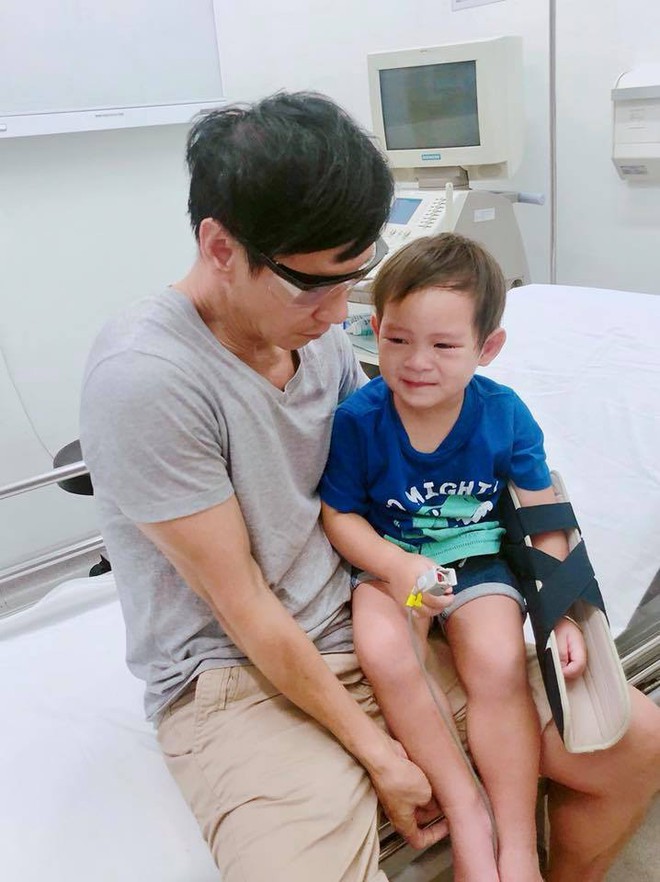 Con trai &uacute;t nh&agrave; L&yacute; Hải - Minh H&agrave; nghịch t&eacute; g&atilde;y tay, c&aacute;ch dạy con vượt qua khiến nhiều gia đ&igrave;nh phải học hỏi - Ảnh 5.