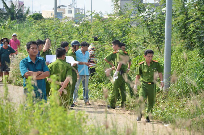 Ra công viên rình cô gái trẻ đi vệ sinh nhưng bị phát hiện, thanh niên chuyển sang cướp của rồi tẩu thoát - Ảnh 1.