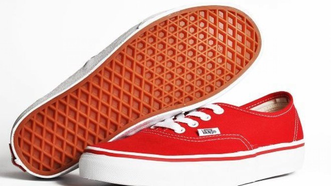 Tr&agrave;o lưu quăng gi&agrave;y Vans rộ l&ecirc;n, nhiều bạn trẻ Việt coi đ&acirc;y l&agrave; c&aacute;ch kiểm chứng gi&agrave;y xịn hay fake nhưng liệu c&oacute; chuẩn x&aacute;c? - Ảnh 3.