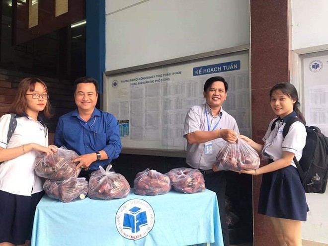 Sinh viên thực phẩm “giải cứu” hơn 10 tấn khoai lang - Ảnh 4.
