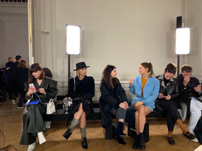 Xét khoản mặc dị tại Paris Fashion Week mùa này, Quỳnh Anh Shyn mà nhận hạng 2 chắc không ai dám làm số 1 - Ảnh 4.