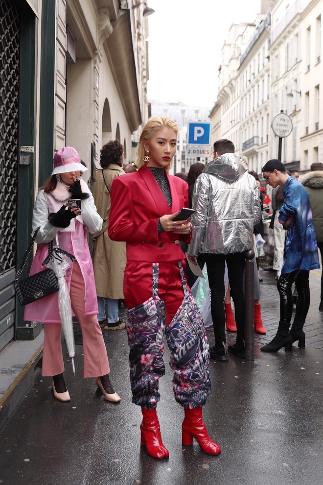 X&eacute;t khoản mặc dị tại Paris Fashion Week m&ugrave;a n&agrave;y, Quỳnh Anh Shyn m&agrave; nhận hạng 2 chắc kh&ocirc;ng ai d&aacute;m l&agrave;m số 1 - Ảnh 1.