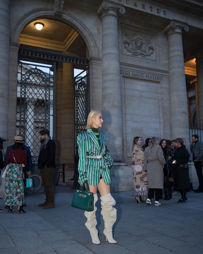 X&eacute;t khoản mặc dị tại Paris Fashion Week m&ugrave;a n&agrave;y, Quỳnh Anh Shyn m&agrave; nhận hạng 2 chắc kh&ocirc;ng ai d&aacute;m l&agrave;m số 1 - Ảnh 9.