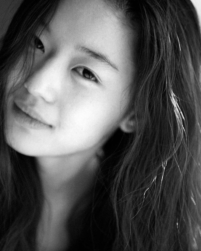 Series ảnh mặt mộc 100% của Jeon Ji Hyun khiến Cnet phát cuồng: Đẹp không chút tì vết, nhan sắc khó ai sánh bằng! - Ảnh 10.