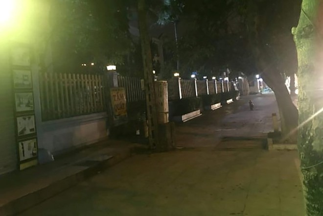 Nh&oacute;m thanh ni&ecirc;n nổ s&uacute;ng li&ecirc;n tiếp v&agrave;o 2 người đứng b&ecirc;n đường - Ảnh 1.