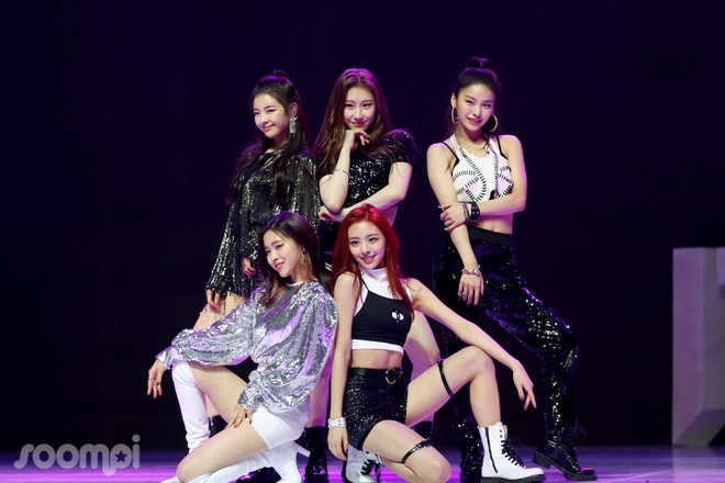 Bài debut bị chê tơi tả nhưng ITZY sở hữu “vũ khí bí mật” gì lật ngược thế cờ, đập tan kỉ lục kéo dài 22 năm của Kpop? - Ảnh 6.