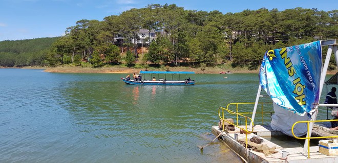 Đà Lạt: Tổ chức ăn uống rồi bơi trên hồ Tuyền Lâm, người đàn ông bị mất tích - Ảnh 2.