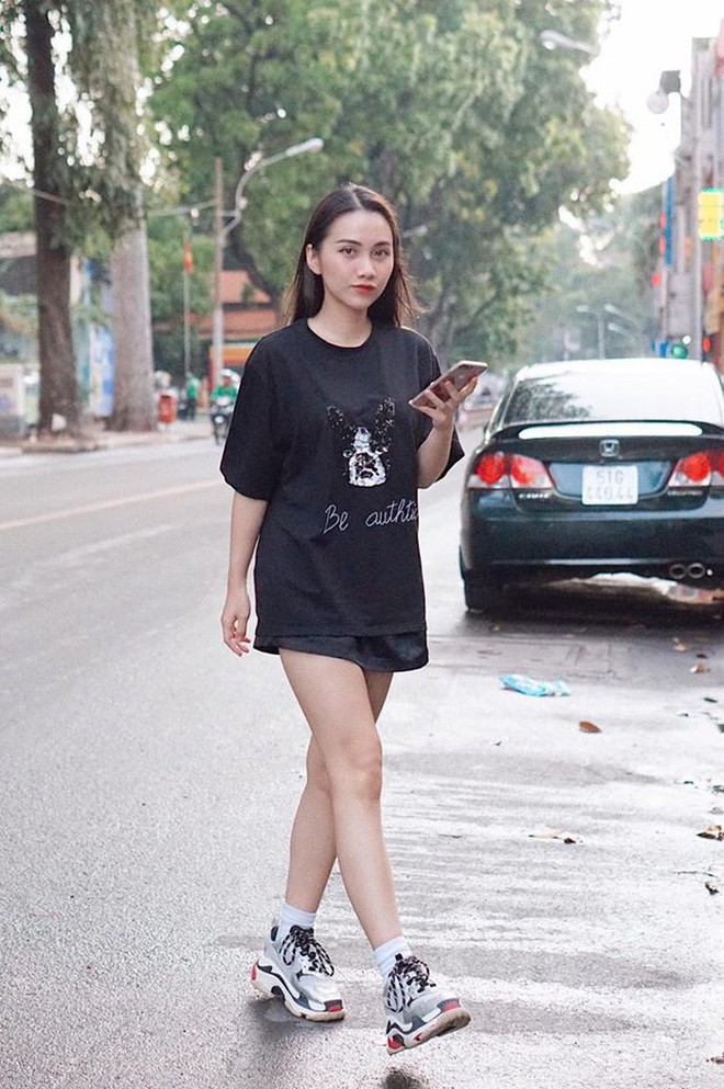 Street style hot mom: Heo Mi Nhon khoe tóc mới, Huyền Lizzie cực trẻ xinh khi diện đồ đôi với con - Ảnh 15.