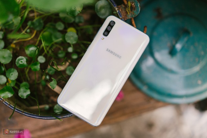 Đánh giá khả năng chụp hình của Samsung Galaxy A50: 3 camera như S10, liệu có chụp được ngang vậy? - Ảnh 1.