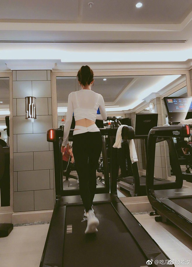 Body g&acirc;y b&atilde;o ng&agrave;y h&ocirc;m nay: Ho&agrave;ng Hậu Tần Lam khoe cơ bụng 6 m&uacute;i gợi cảm kh&ocirc;ng một ch&uacute;t mỡ thừa - Ảnh 7.
