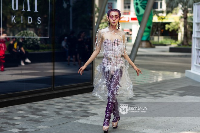 Street style ngày 1 của Tuần lễ thời trang: Ai không biết lại tưởng giới trẻ Việt chơi Halloween sớm tận nửa năm - Ảnh 4.