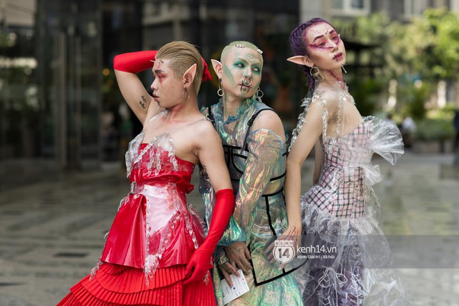 Street style ngày 1 của Tuần lễ thời trang: Ai không biết lại tưởng giới trẻ Việt chơi Halloween sớm tận nửa năm - Ảnh 3.