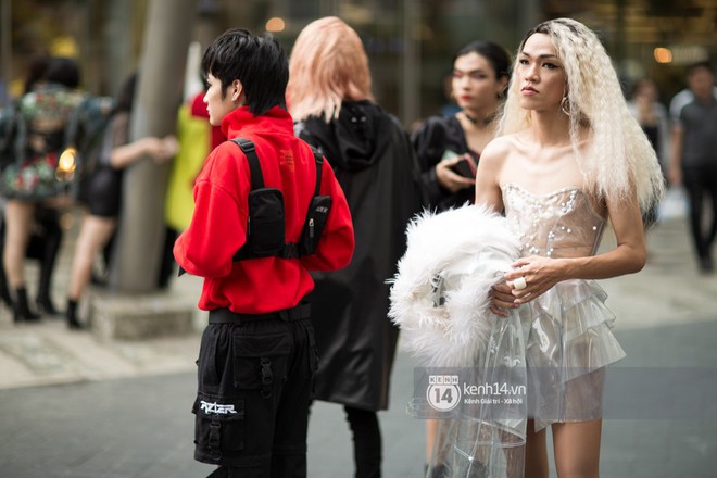 Street style ngày 1 của Tuần lễ thời trang: Ai không biết lại tưởng giới trẻ Việt chơi Halloween sớm tận nửa năm - Ảnh 8.