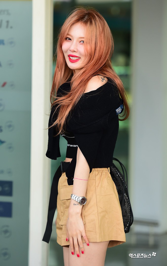 M&agrave;n đọ sắc gay cấn của d&agrave;n mỹ nh&acirc;n H&agrave;n: Black Pink si&ecirc;u xinh, nhưng Hyuna lại chiếm spotlight v&igrave; gương mặt đơ cứng - Ảnh 16.