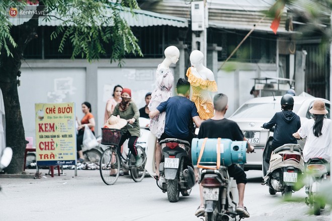Ở Hà Nội, có góc phố hàng nghìn chân dài đứng ngay ngắn, nghiêm túc nhưng đôi khi khiến người ta hết hồn - Ảnh 16.