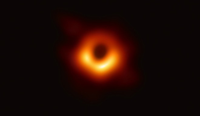 Bí ẩn sự kiện chụp hố đen: Tiết lộ cách chụp và số ổ cứng khổng lồ để lưu bức ảnh - Ảnh 2.