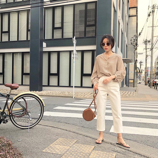 Tham khảo 15 set đồ n&agrave;y của c&aacute;c qu&yacute; c&ocirc; ch&acirc;u &Aacute; để kh&ocirc;ng bỡ ngỡ khi thời tiết mới chớm h&egrave; - Ảnh 3.