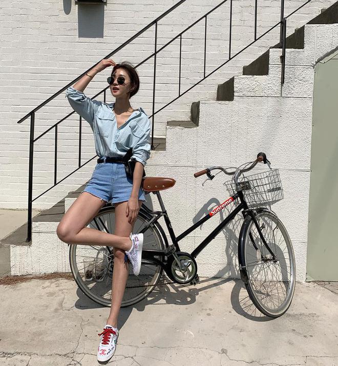 Tham khảo 15 set đồ n&agrave;y của c&aacute;c qu&yacute; c&ocirc; ch&acirc;u &Aacute; để kh&ocirc;ng bỡ ngỡ khi thời tiết mới chớm h&egrave; - Ảnh 8.